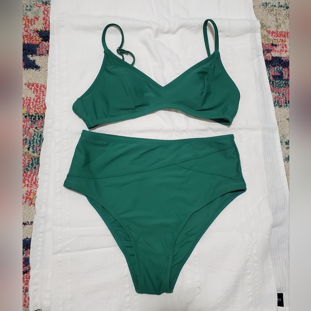 Cupshe Green Bikini Top & High rise Bottoms. Size XS